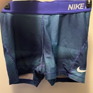 nike pro driffit size medium